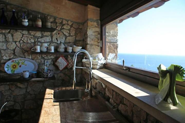 Location de vacances pour 6 personnes, avec vue ainsi que piscine et jardin, animaux acceptés dans Marina Serra - 2