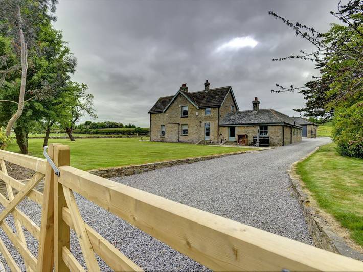 Cottage for 10 people, with hot tub and garden in North Yorkshire