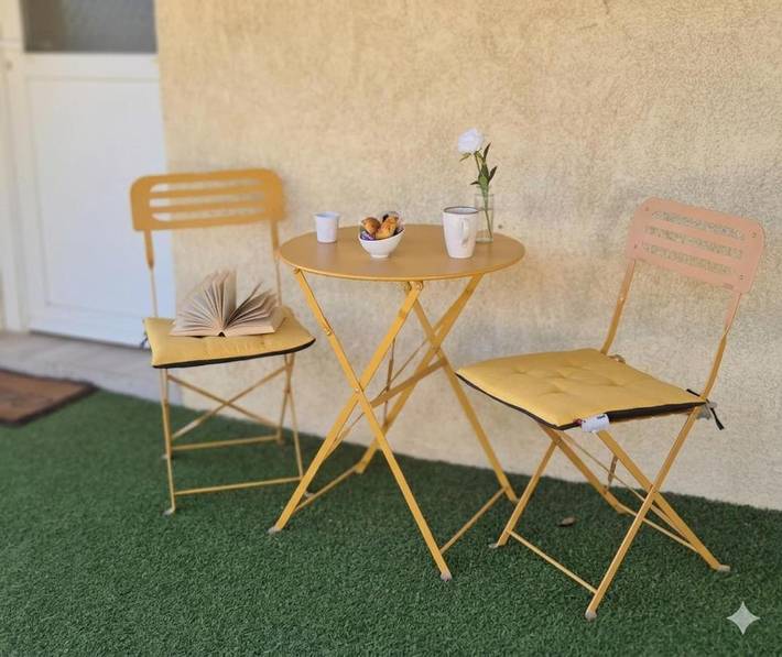 Gîte pour 2 personnes, avec jardin et terrasse à Lissieu