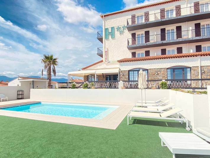 Hôtel pour 3 personnes, avec piscine et jacuzzi ainsi que sauna et jardin