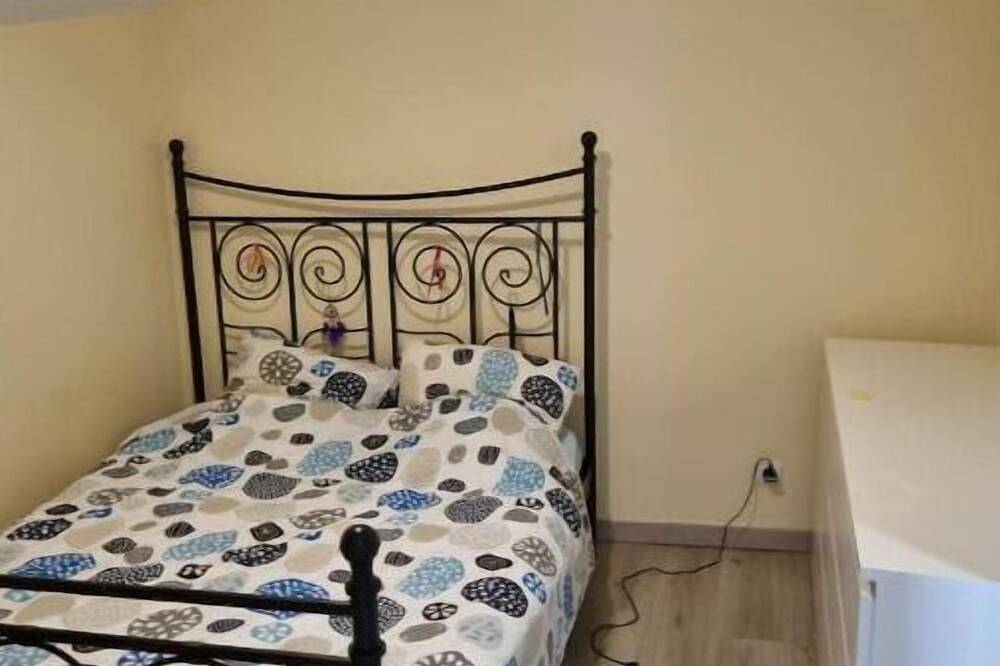 Entire apartment, T1 Meuble in Saint-Chamond, Pilat Regional Nature Park