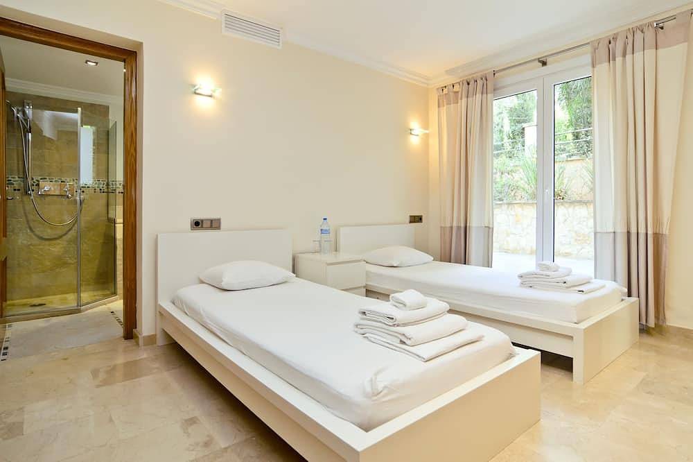 Mallorca exklusiv: Privatvilla mit Pool, Außenküche & Top-Lage Nähe Port Adriano in Santa Ponsa, Calvià