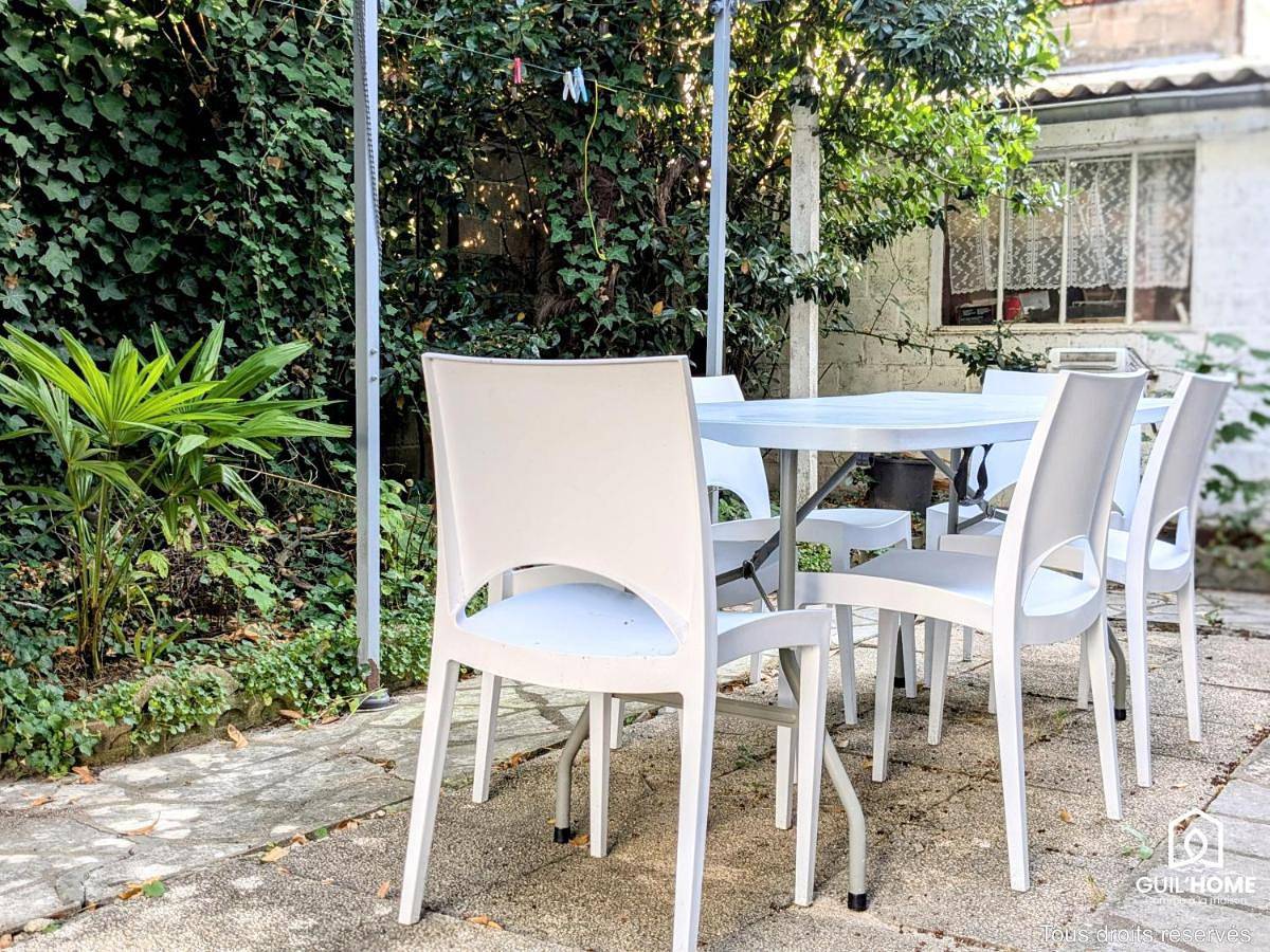 Three-Bedroom Home in Saint-Jean-de-la-Ruelle, Vallée de la Loire