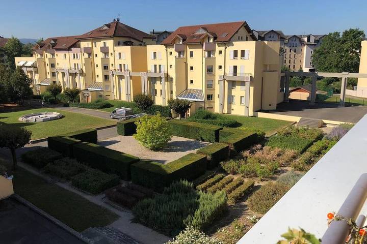Appartement de vacances pour 4 personnes, avec Terrasse et Jardin ainsi que Bassin pour enfant et Piscine à Saint-Julien-en-Genevois