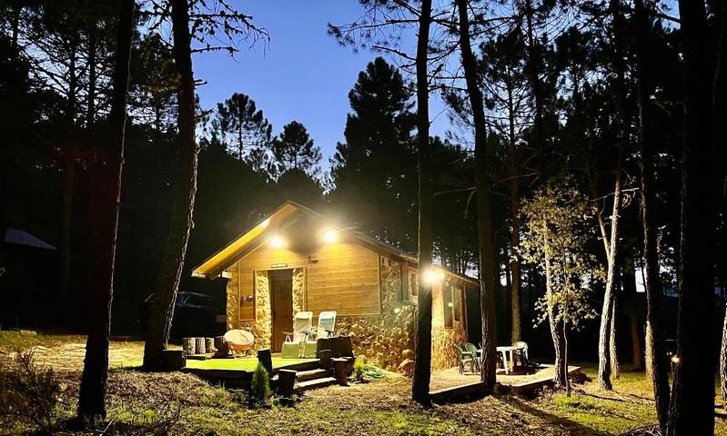 Casa rural con piscina para 6 personas, con Balcón y Terraza además de Jardín y Piscina en Los Calares del Mundo y de la Sima