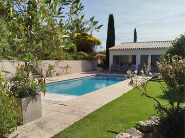 Gîte pour 4 personnes, avec piscine et jardin à Pierrevert