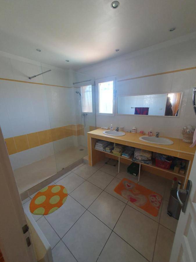 Location de vacances pour 2 personnes, avec jardin et piscine ainsi que vue et terrasse à Cers - 3