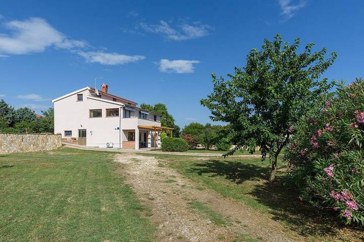 Ferienhaus für 8 Personen, mit Balkon und Garten in Pula-Medulin