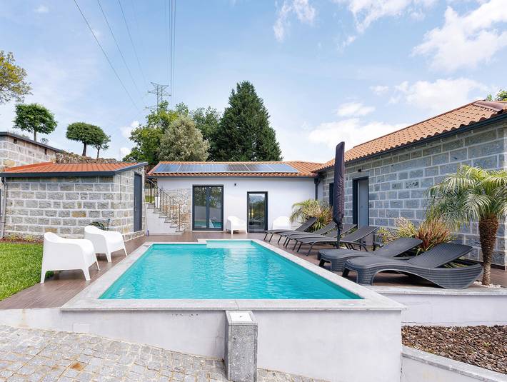 Holiday Home 'Casa Da Oliveira' with Shared Pool, Wi-Fi and Air Conditioning in Dornelas, Braga District