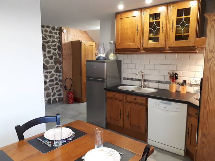 Gîte pour 6 personnes, avec jardin et terrasse, animaux acceptés dans le Puy-de-Dôme - 4