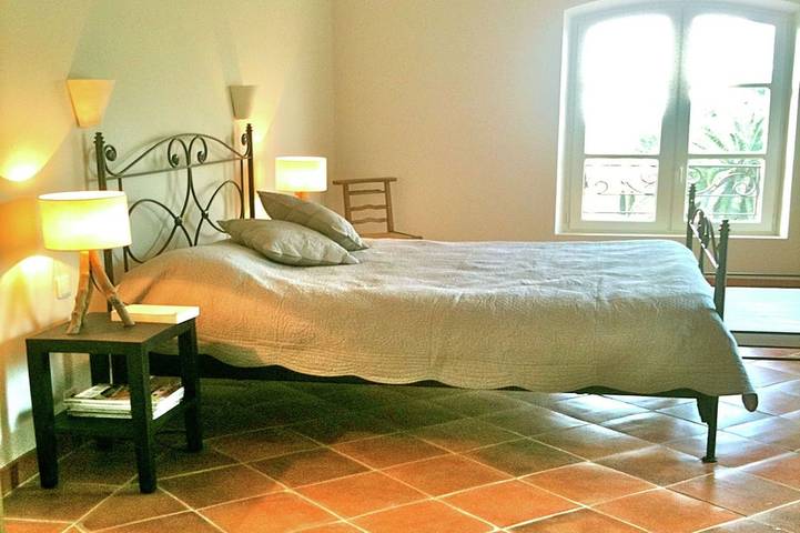 Location de vacances pour 12 personnes, avec jardin dans Office De Tourisme De La Croix Valmer - 2