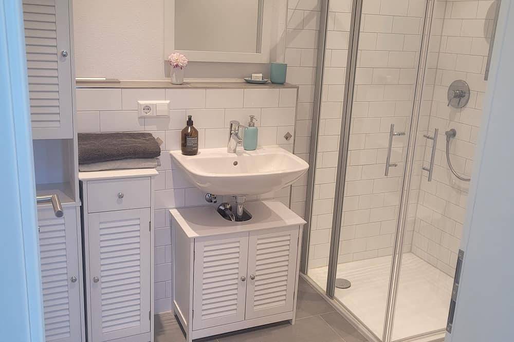 Ganze Wohnung, Niedliche Ferienwohnung in traumhafter Lage am Chiemsee, 5 Min fußläufig zum See in Gstadt am Chiemsee, Chiemsee