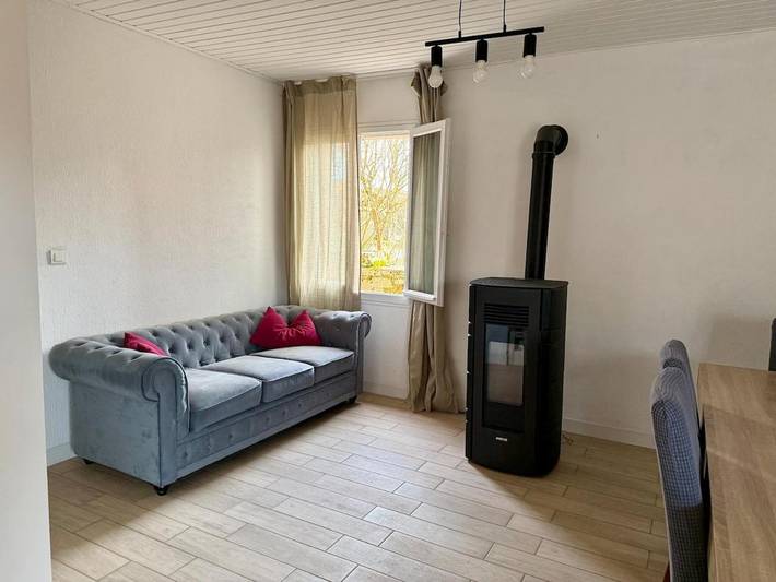 Location de vacances pour 4 personnes, avec terrasse et jardin à Montigny-sur-l'Ain