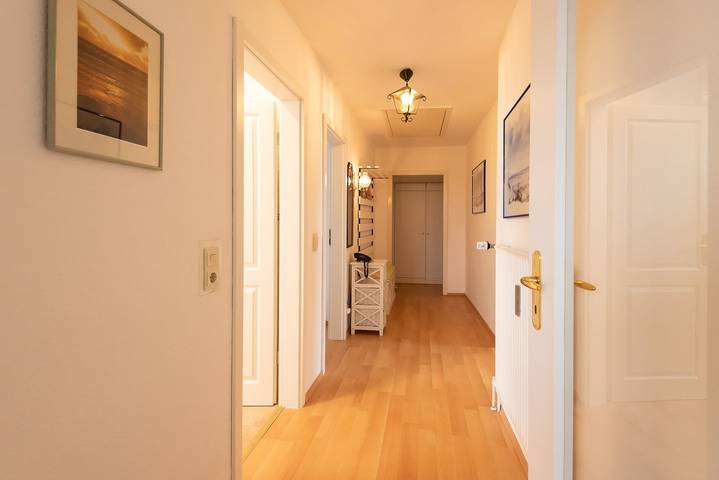 Ganze Wohnung, Ferienwohnung mit ca. 80 m², 4 Zimmern und Meerblick für bis zu 4 Personen in Wenningstedt, Sylt