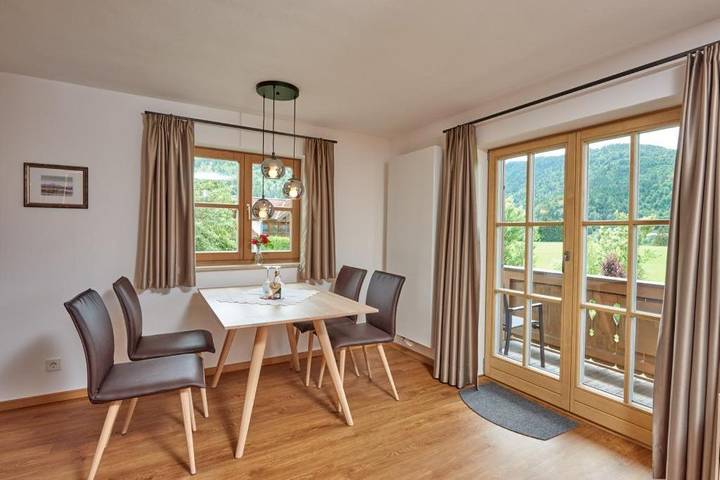 Apartamento entero, Haus Schmiederer - Comfortable two-room holiday flat, kitchen and south-west facing balcony in Reit im Winkl, Alpes Bávaros
