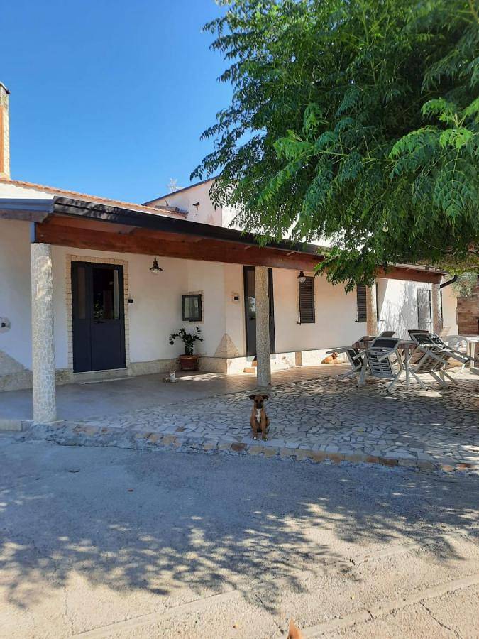 Ferienhaus für 4 Personen, mit Balkon und Terrasse sowie Garten und Ausblick in Bernalda