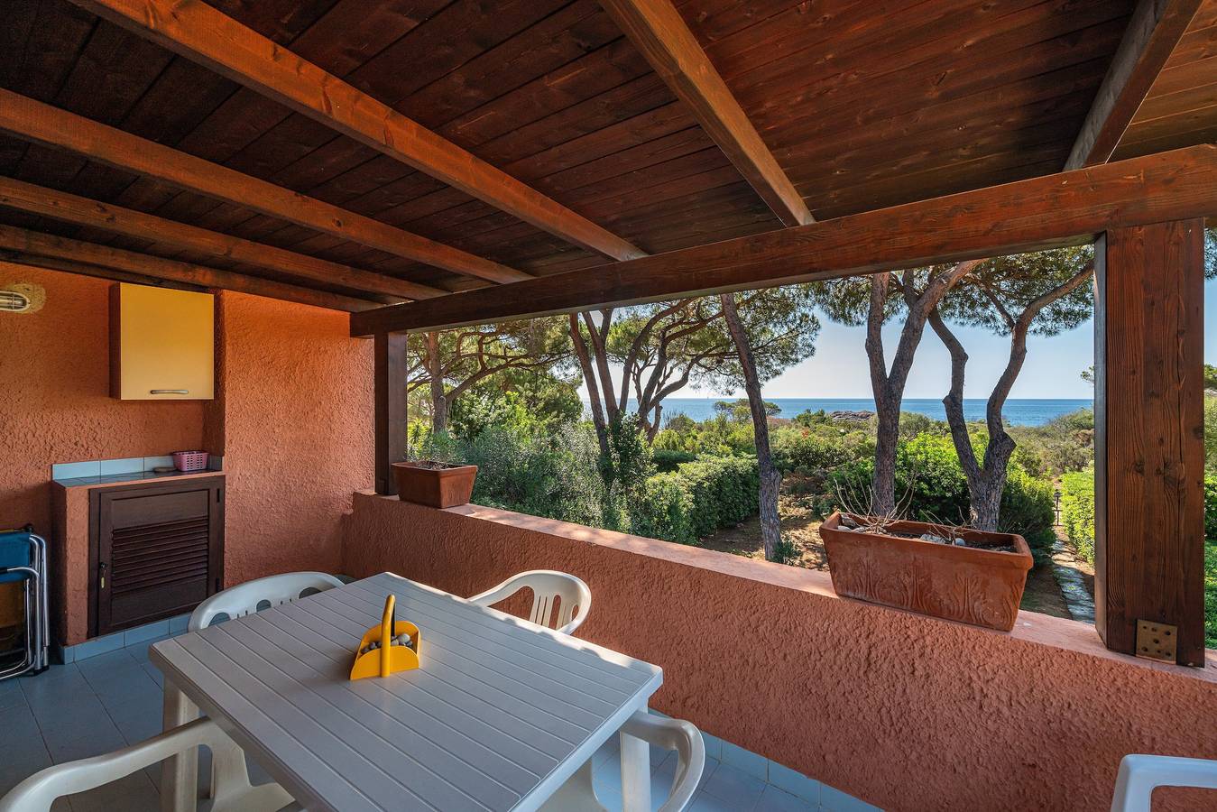 Apartamento entero, Acogedor apartamento vacacional "Villetta Vista Mare" con Wi-Fi, balcón y terraza in Santa Margherita di Pula, Región de Pula