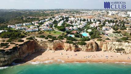 Gîte pour 2 personnes, avec piscine et bassin pour enfant ainsi que vue et jardin à Porches