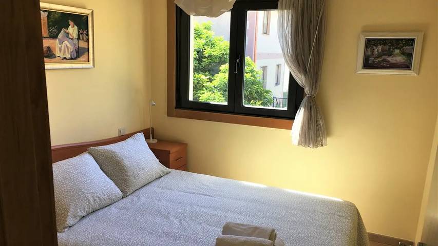 Casa de vacaciones para 3 personas, con jardín y piscina en Cangas