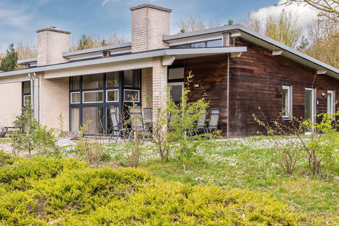 Landal Village l'Eau d'Heure — 10-persoons bungalow in Froidchapelle, Hainaut