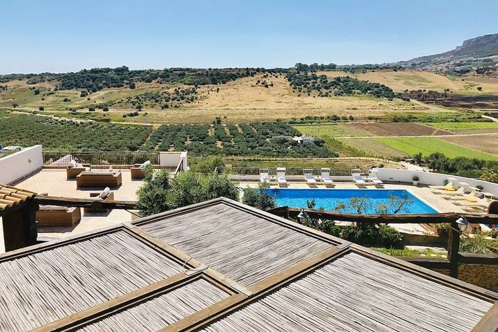 Gîte pour 5 personnes, avec Jacuzzi et Terrasse ainsi que Jardin et Piscine à Siculiana