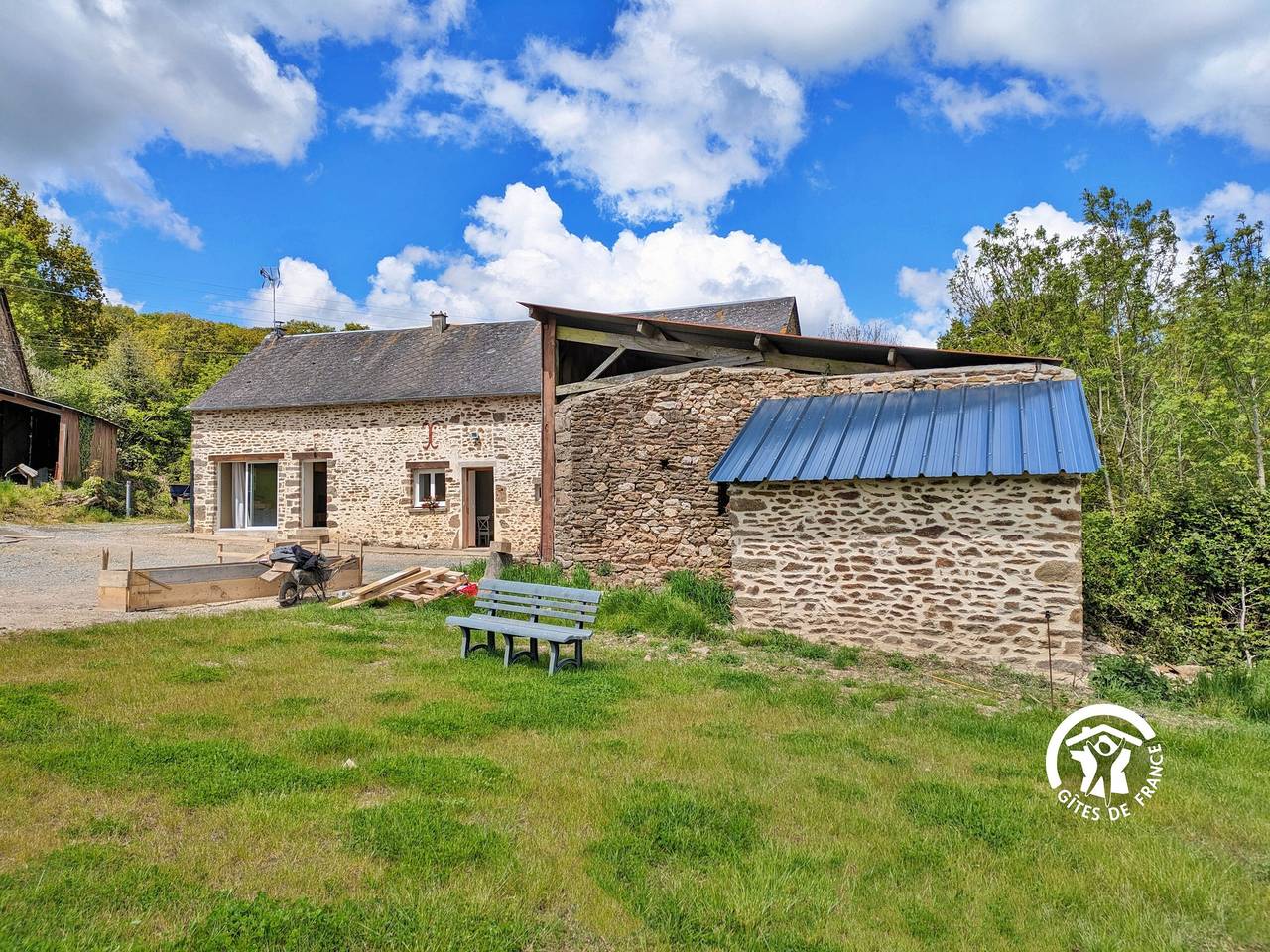 Charming Country Home in Mayenne – Sleeps 6, Hot Tub, Hiking Trails in Marcillé-la-Ville, Mayenne