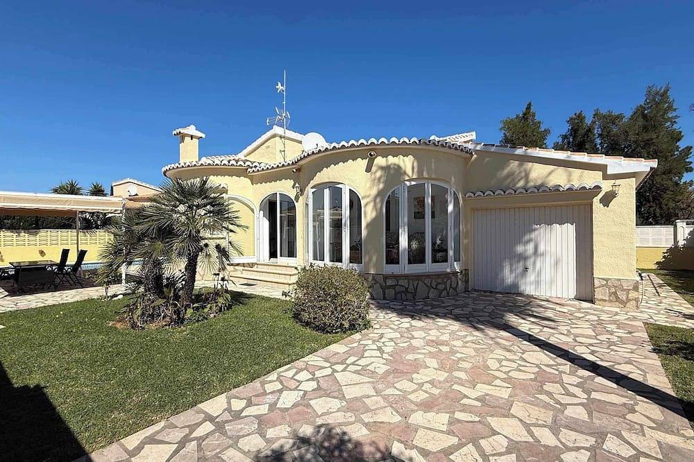 , Villa Sol, villa with private pool, 600 m from the sea in Almadrava, Costa Blanca