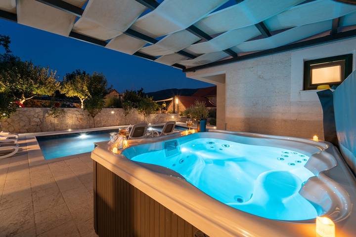 Villa Aurora in Makarska Riviera