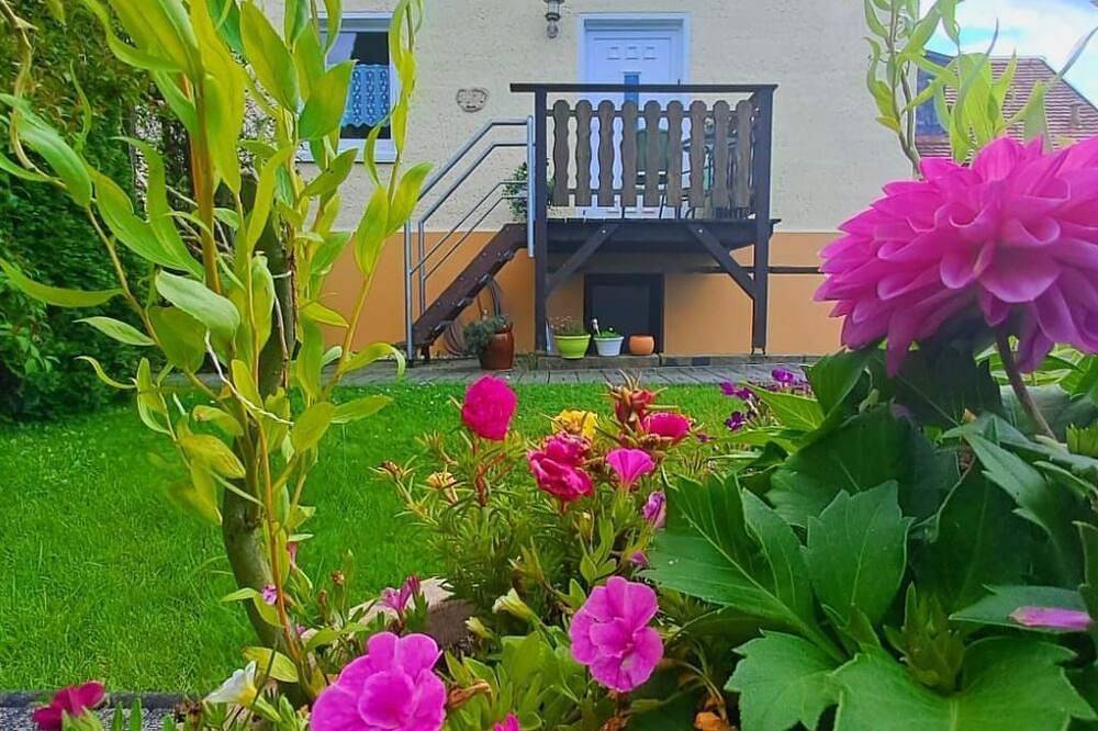 Ganze Wohnung, Schöne Ferienwohnung mit Garten und Grill in Rathmannsdorf, Elbsandsteingebirge