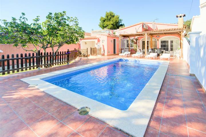 Ferienhaus für 8 Personen, mit Terrasse und Garten in Empuriabrava
