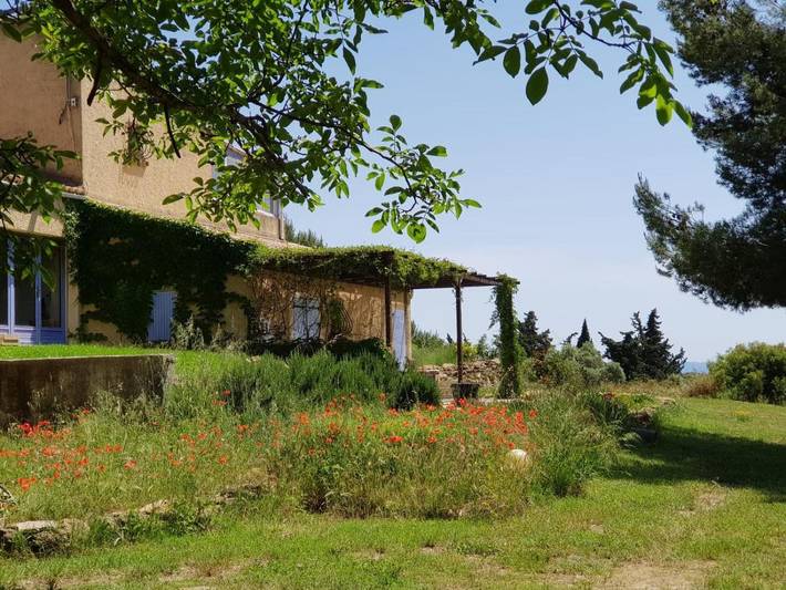 Gîte pour 4 personnes, avec piscine et jardin ainsi que vue et vue sur le lac à Miramas - 4