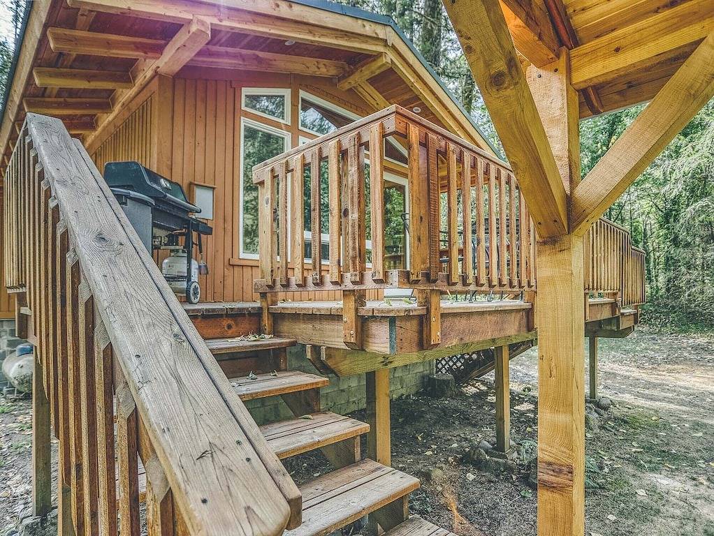 Riverwood Hideaway - Romantic, Secluded Riverfront Cabin, Hot Tub, Dogs Welcome in Welches, Mount Hood