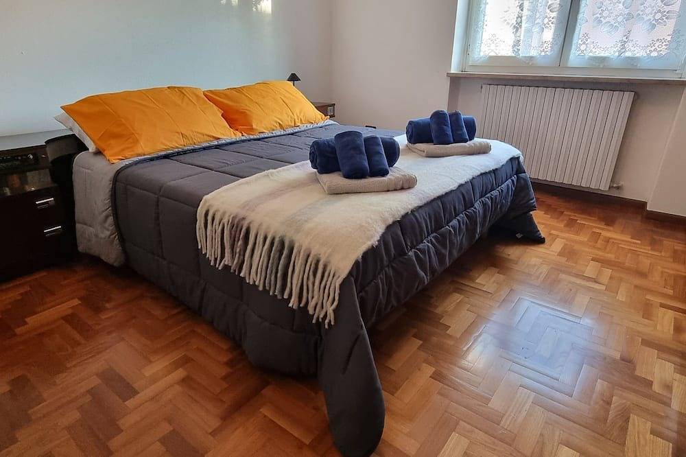 Ganze Wohnung, Colomba House Tirano spacious cozy with 3 rooms, 5 minutes from stations in Tirano (stadt), Tirano