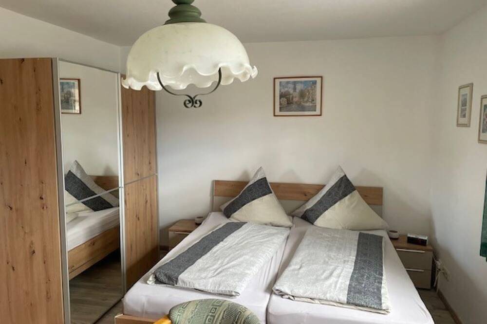 Ganze Wohnung, 3-Sterne Nichtraucherferienwohnung (40m2) in Bad Staffelstein 350m von der Therme entfernt in Bad Staffelstein, Oberes Maintal - Coburger Land