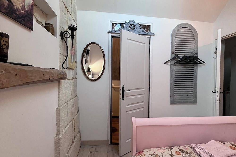 Former barn in Chinon,near to town,forest walks, cycle paths and bikes available in Chinon, Loire Valley