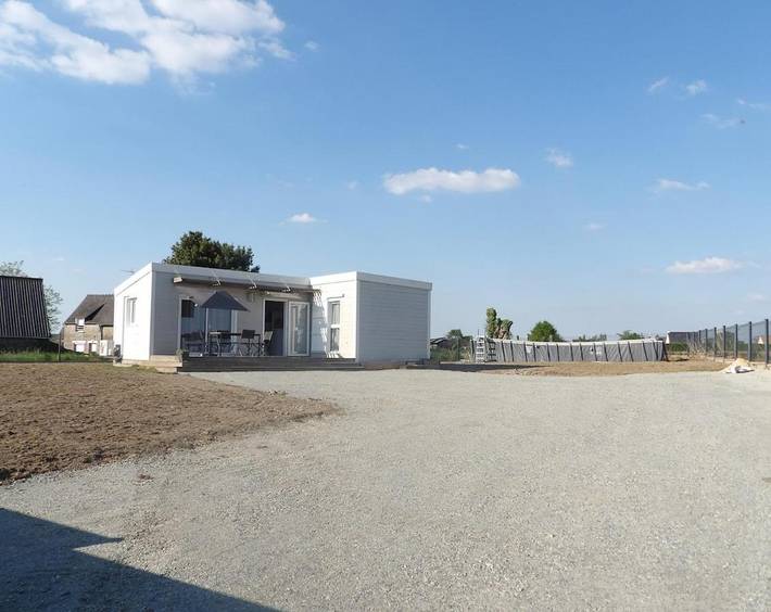 Location de vacances pour 4 personnes, avec terrasse ainsi que piscine et jardin à Aucey-la-Plaine