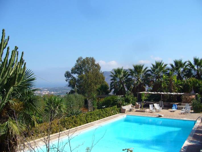 Villa con piscina per 15 persone, con giardino e panorama nonché piscina a Palermo