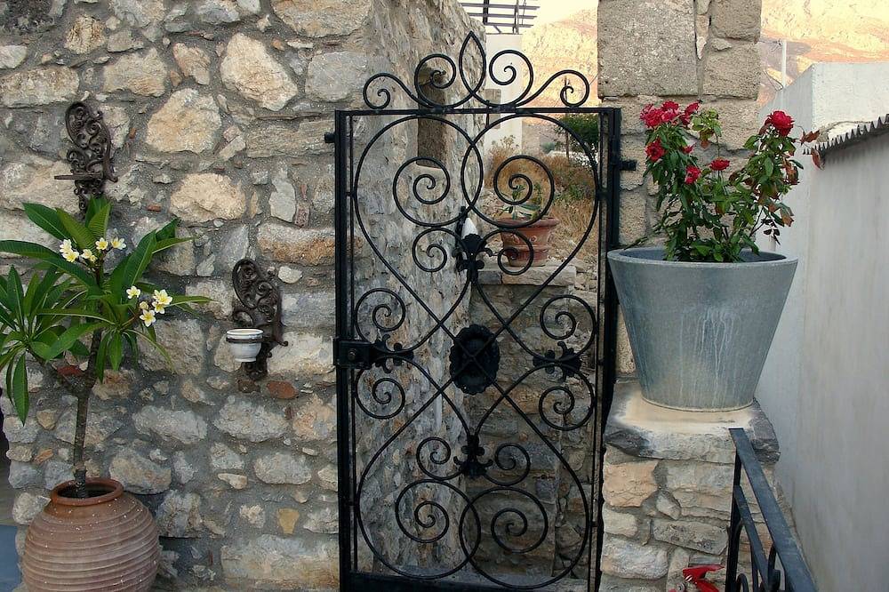 Dorfhaus im Studio-Stil komplett renoviert, atemberaubende Meer- und Bergblick. in Megalo Chorio, Rhodos