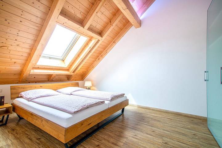 Ganze Wohnung, Luxuriöse und moderne Dachgeschosswohnung mit Terrasse in Rot an der Rot, Landkreis Biberach