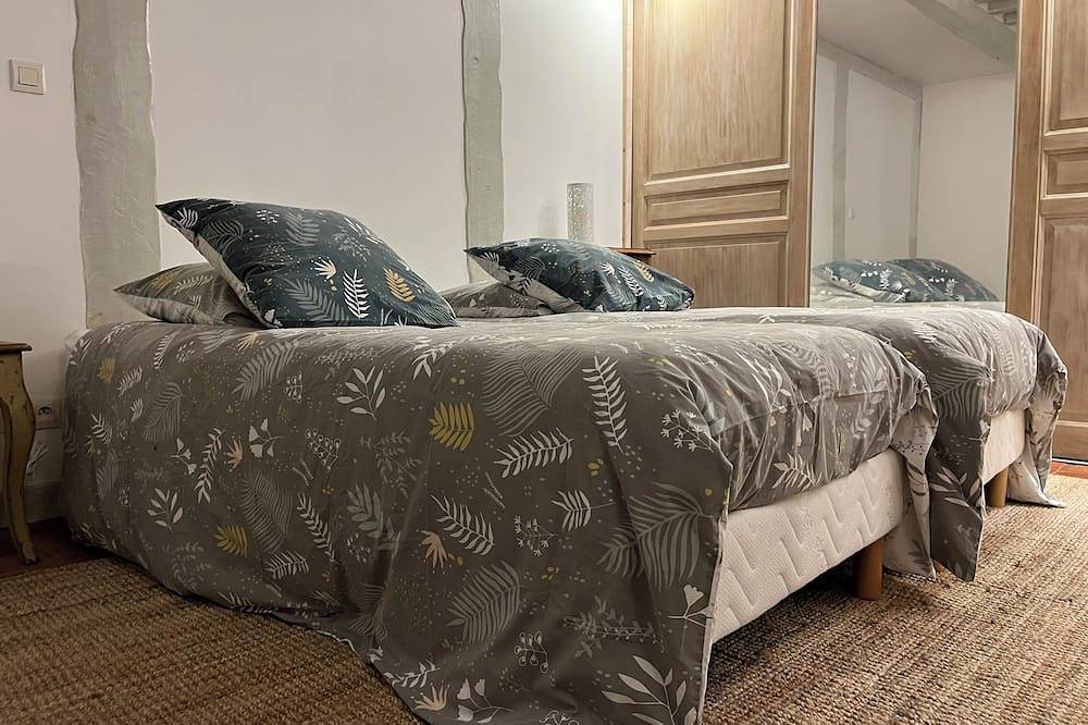 Appartement entier, Chez Maya appartement avec jardin au bord de seine in Conflans-Sainte-Honorine, Yvelines