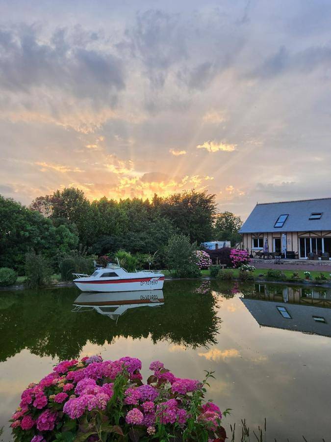 Chambre d’hôte pour 4 personnes, avec vue sur le lac ainsi que vue et jardin dans Carentan les Marais - 4