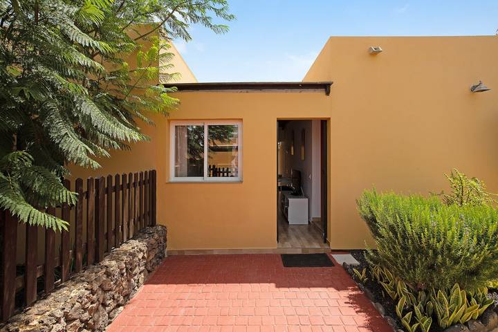 Hel lejlighed, Vacation Home 'Casa Yoaki' with Terrace & Wi-Fi in Tamaragua, La Oliva
