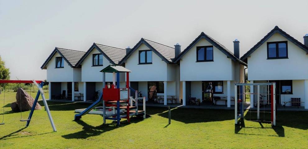 Ferienhaus für 9 Personen, mit Ausblick und Garten sowie Seeblick und Pool, kinderfreundlich