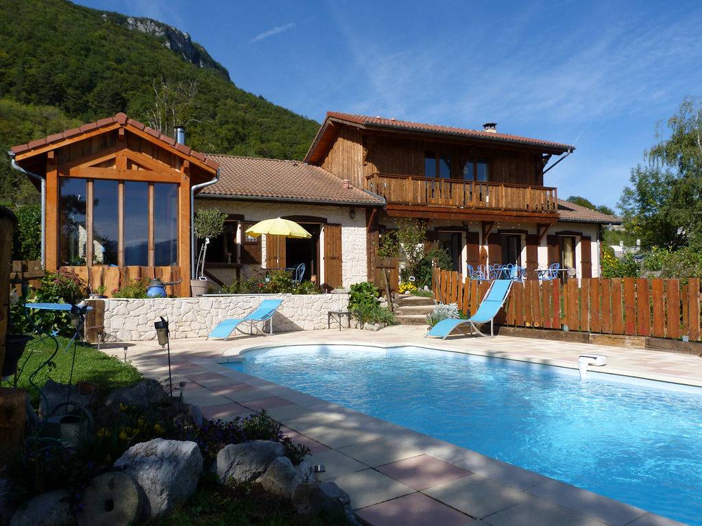 Chalet, piscine chauffée, 3 chambres d'hôtes - Chambre 1 in Saint-Vincent-de-Mercuze, Isère