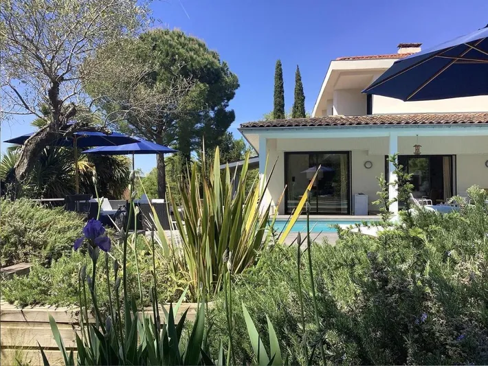 Alojamiento y desayuno para 2 personas, con piscina y jardín - 1