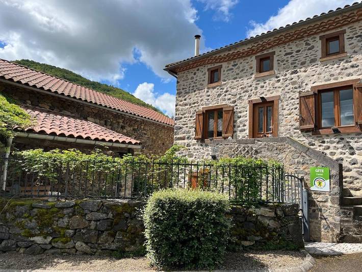 Gîte pour 6 personnes, avec jardin, animaux acceptés dans Molompize