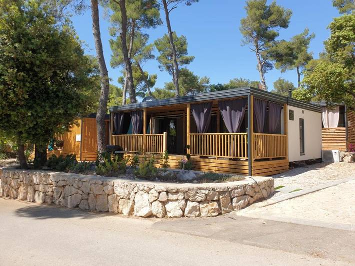 Camping für 6 Personen, mit Garten und Terrasse in Biograd na Moru