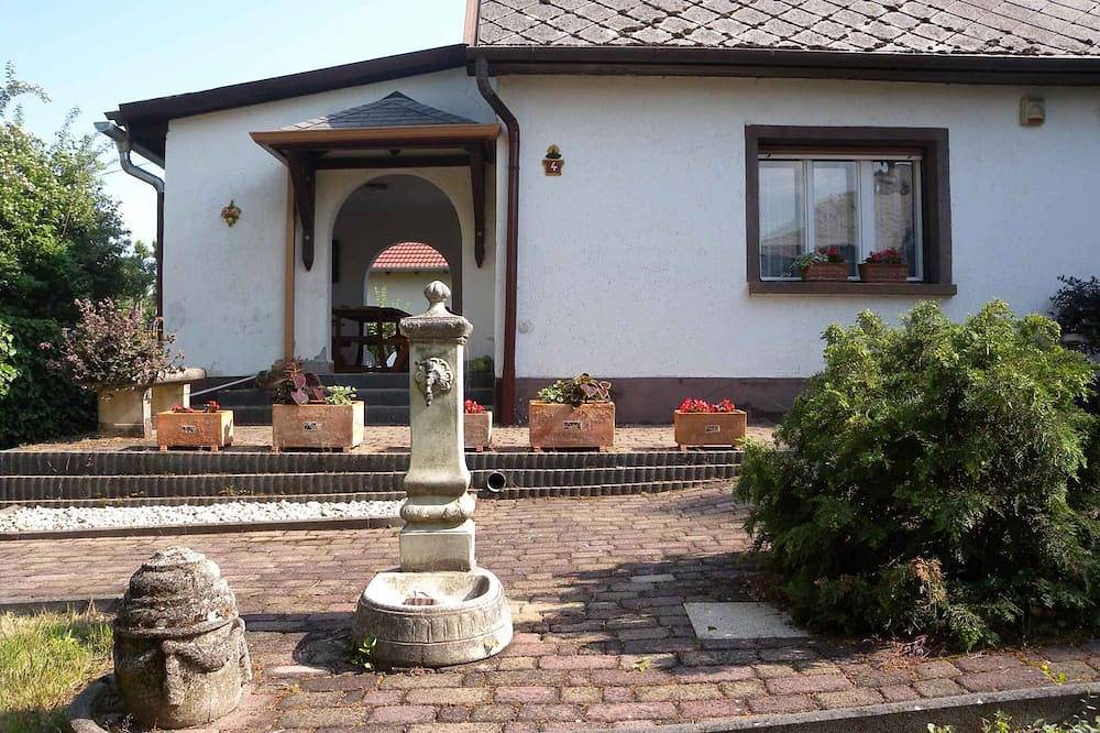 Ferienhaus mit überdachter Terrasse und Grill in Siofok, Siófok und Umgebung