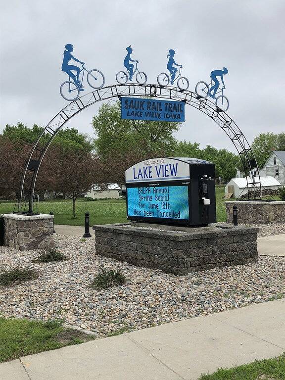 Cozy Lakeside Retreat in Lake View, Sac County