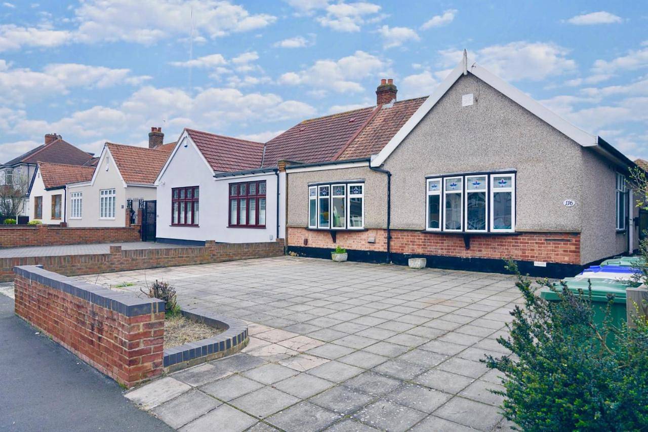 Three-Bedroom House in Bexley, London